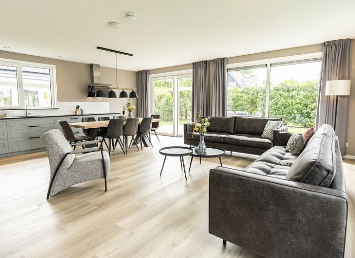 Villa 17 in De Koog, Texel, vakantiehuis met zonnig terras en groene omgeving op de Waddeneilanden.