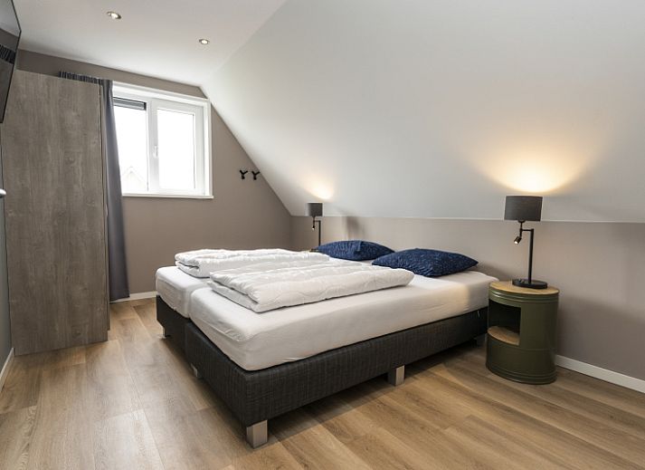 Stijlvolle woonkamer van Villa 17 in De Koog, Texel, vakantiehuis met modern interieur en veel lichtinval.