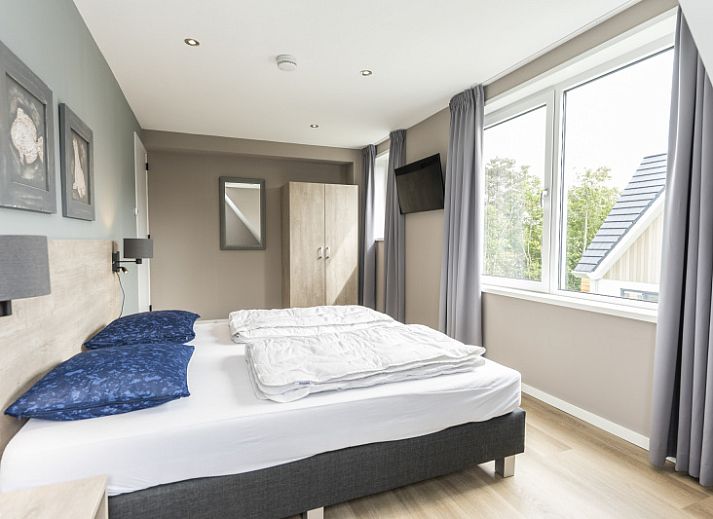 Stijlvolle woonkamer van Villa 17 in De Koog, Texel, vakantiehuis met modern interieur en veel lichtinval.