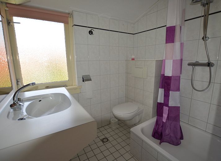 Vakantiehuis Watersnip in De Koog, Texel met charmante gevel en groene tuin.