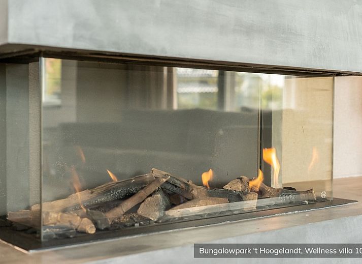 Bungalowpark 't Hoogelandt Wellness Villa in De Koog Texel met moderne architectuur en ruime tuin.