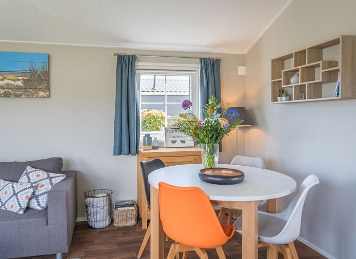 Chaletpark Bregkoog - Chalet Bregkoog 227, Ferienhaus in De Koog, Texel mit grossem Aussenbereich und sonniger Veranda.