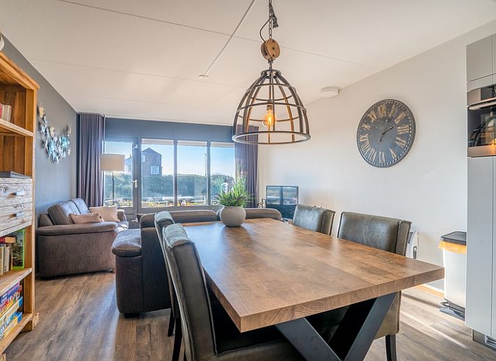 Lichte zithoek in Appartement Juliana 048 met zeezicht in De Koog, Texel, Waddeneilanden.