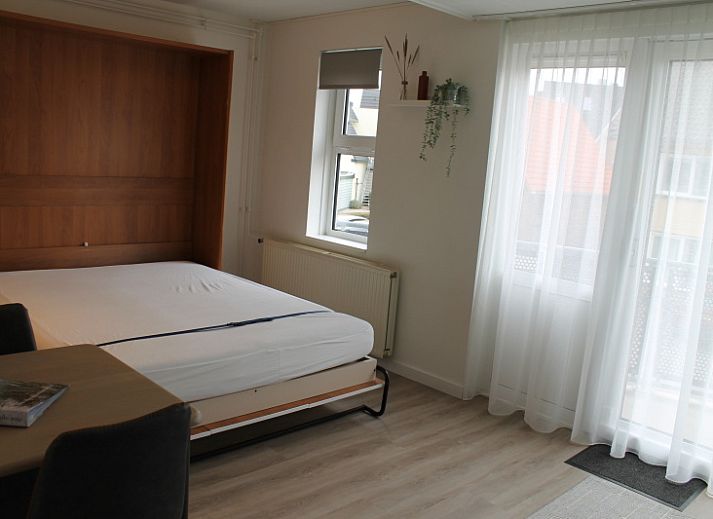 Gezellige woonkamer in De Zeedistel - Appartement Zeedistel 16, De Koog, Texel, met comfortabel interieur en veel natuurlijk licht.