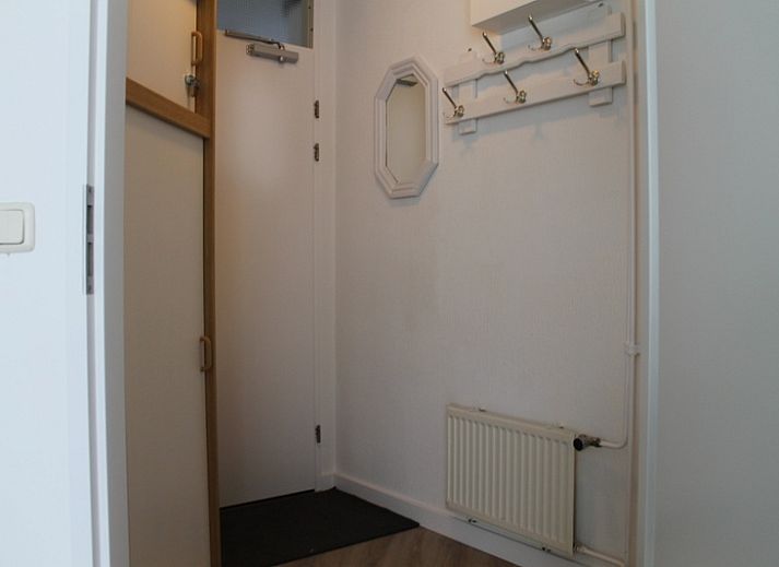 Appartement Zeedistel 16 in De Koog, Texel met moderne balkons en uitnodigende buitenruimte voor een ontspannen vakantie op de Waddeneilanden.