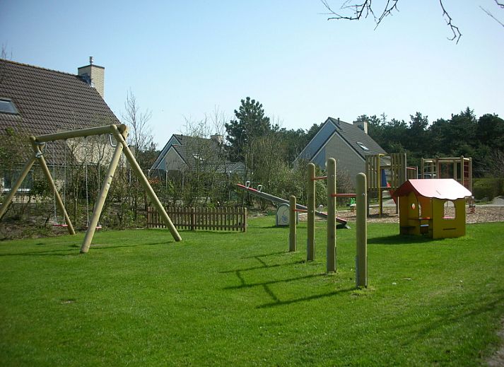 Villapark Kamperfoelie vakantiehuis in De Koog Texel, charmante buitenkant met groene omgeving.