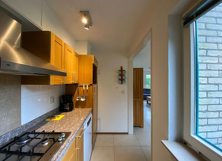 Vakantiehuis Kamperfoelie 53 in De Koog, Texel, omgeven door weelderige natuur en serene rust.