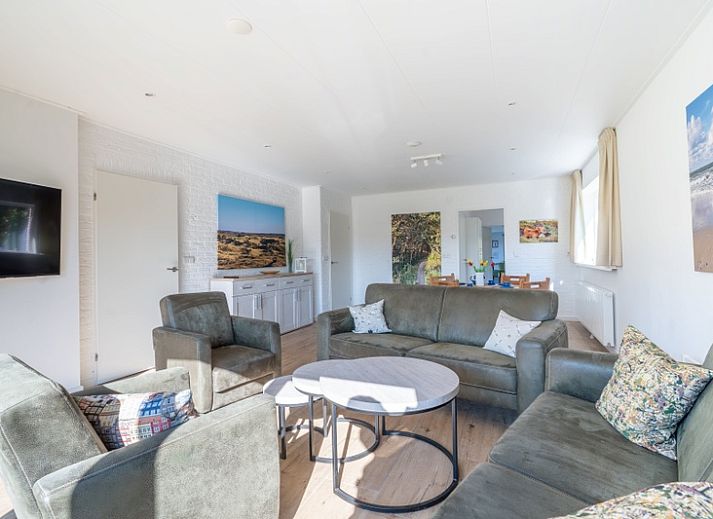 Orchismient 14 vacation home in De Koog Texel with beautiful view of green garden.