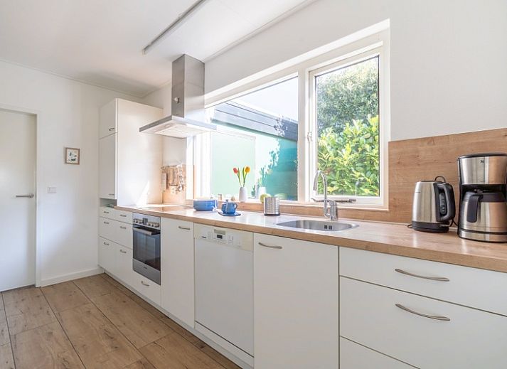 Bright living room in Orchismient 14 vacation home, De Koog Texel with comfortable seating area.