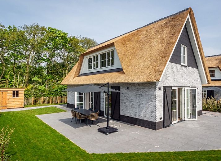 Villa 25b in De Koog, Texel, Ferienhaus mit Reetdach und grossem Garten auf den Watteninseln.