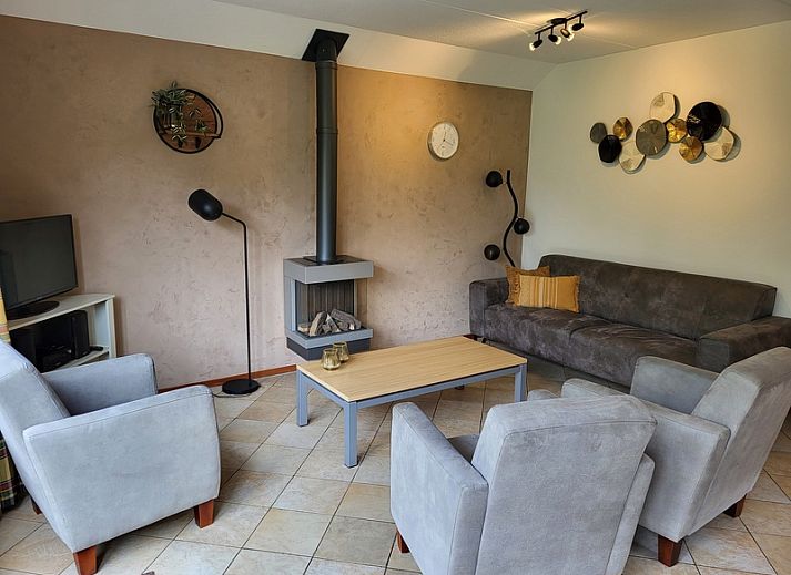 Agter Mienterglop - Vakantiehuis 5102 in De Koog op Texel, ideaal gelegen met zonnig terras en groene tuin.