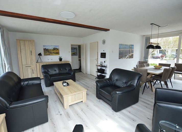 Orchismient 33 vakantiehuis in De Koog, Texel met zonnige tuin en terras voor ontspanning.