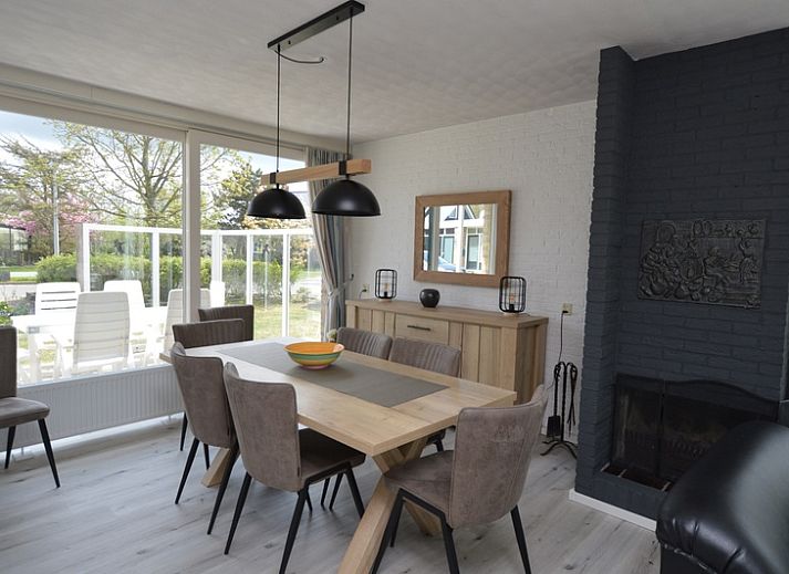 Orchismient 33 vakantiehuis in De Koog, Texel met zonnige tuin en terras voor ontspanning.