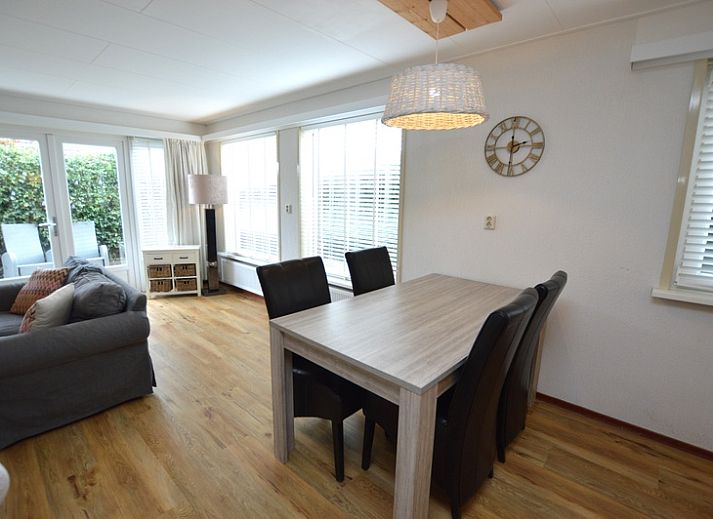 Vakantiehuis Kierewiet in De Koog, Texel met zonnig terras, ideaal voor ontspanning op de Waddeneilanden.