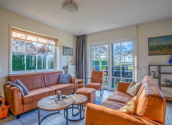 Ruim vakantiehuis Maaikeduinweg 13 in De Koog, Texel met grote tuin en terras, ideaal voor een ontspannen verblijf op de Waddeneilanden.