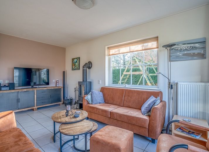 Ruim vakantiehuis Maaikeduinweg 13 in De Koog, Texel met grote tuin en terras, ideaal voor een ontspannen verblijf op de Waddeneilanden.