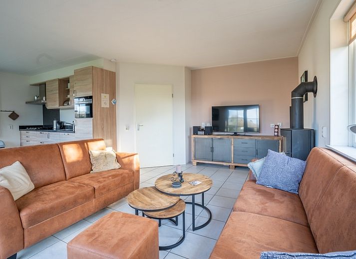 Ruim vakantiehuis Maaikeduinweg 13 in De Koog, Texel met grote tuin en terras, ideaal voor een ontspannen verblijf op de Waddeneilanden.