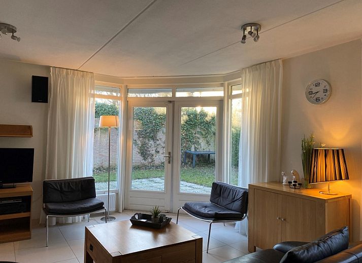 Geniet van het zonnige terras van Residentie Californie - Vakantiehuis 367 in De Koog, Texel, voor ontspannende momenten.