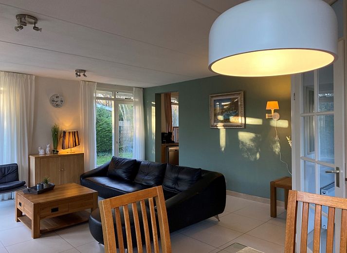 Geniet van het zonnige terras van Residentie Californie - Vakantiehuis 367 in De Koog, Texel, voor ontspannende momenten.