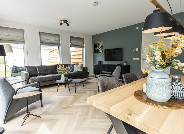 Villa 39 vacation home in De Koog Texel with sunny terrace and modern architecture.