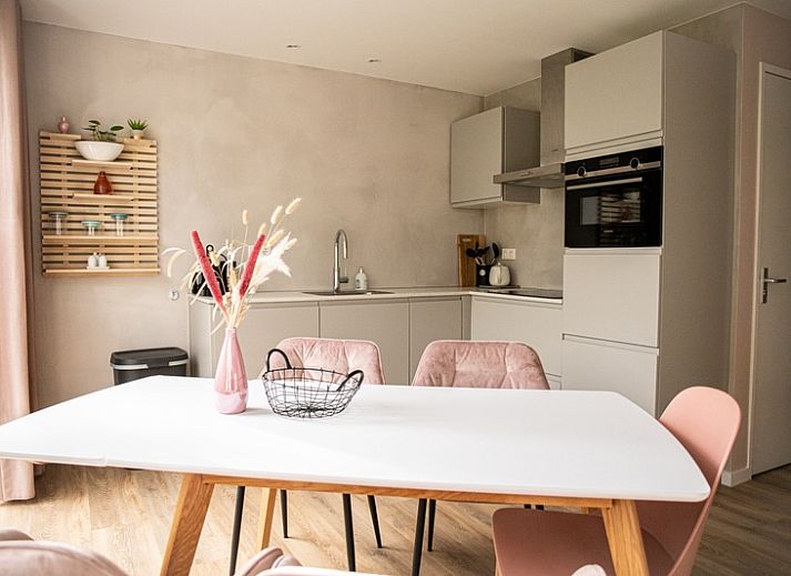 Vakantiehuis Mienterbos - Heideglop in De Koog, Texel met zonnig terras en moderne architectuur, ideaal voor ontspanning op de Waddeneilanden.