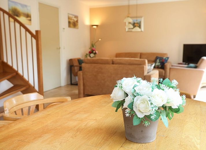 Luchtfoto van Bungalowpark 't Luwe Land - Vakantiehuis 7A in De Koog, Texel, omgeven door groen en rust.