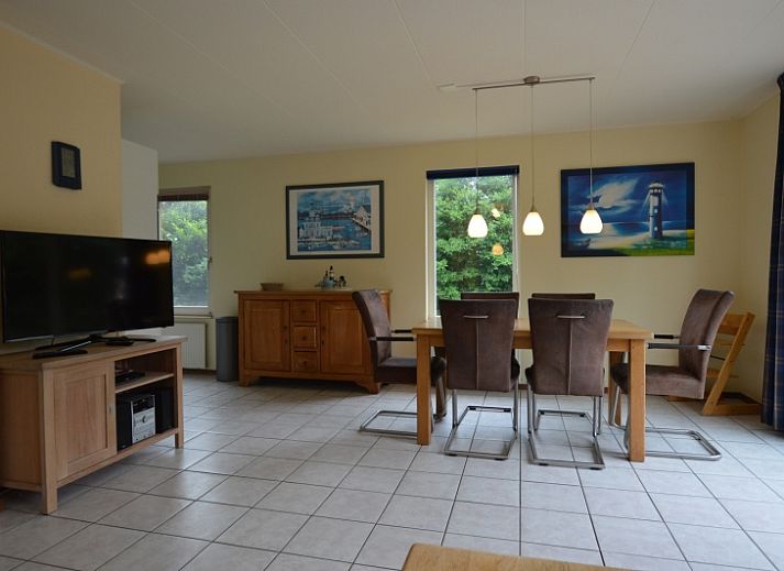 Vakantiehuis Stappeland 111 in De Koog, Texel met ruime tuin en zonnig terras, ideaal voor ontspanning op de Waddeneilanden.