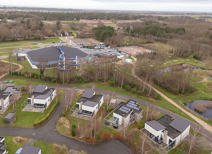 Freistehendes Haus in De Koog, Texel, bietet ruhige Natur und moderne Ferienhuser inmitten einer idyllischen Wasserlandschaft auf den Watteninseln.