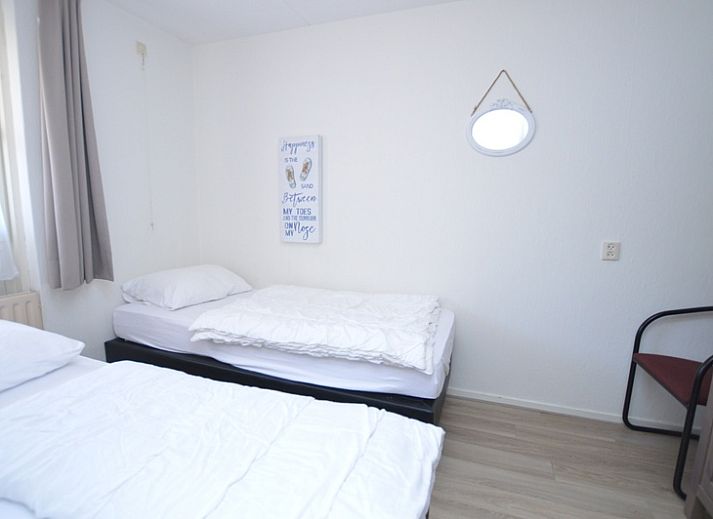 Lichte woonkamer met comfortabele meubels in Motel Texel - Appartement 208/1L, De Koog, Texel. Geniet van een ontspannen verblijf.