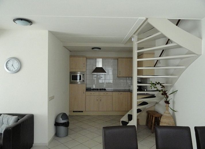 Vakantiehuis Koogerduin in De Koog, Texel, met charmante bakstenen gevel en uitnodigende veranda.