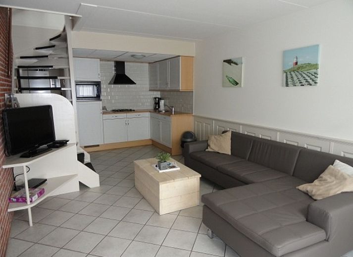 Vakantiehuis Koogerduin in De Koog, Texel, met charmante bakstenen gevel en uitnodigende veranda.