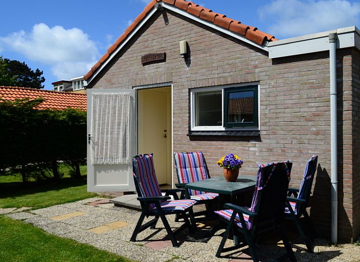 Brink 20 vakantiehuis in De Koog Texel met zonnige tuin en terras voor ontspanning op de Waddeneilanden.