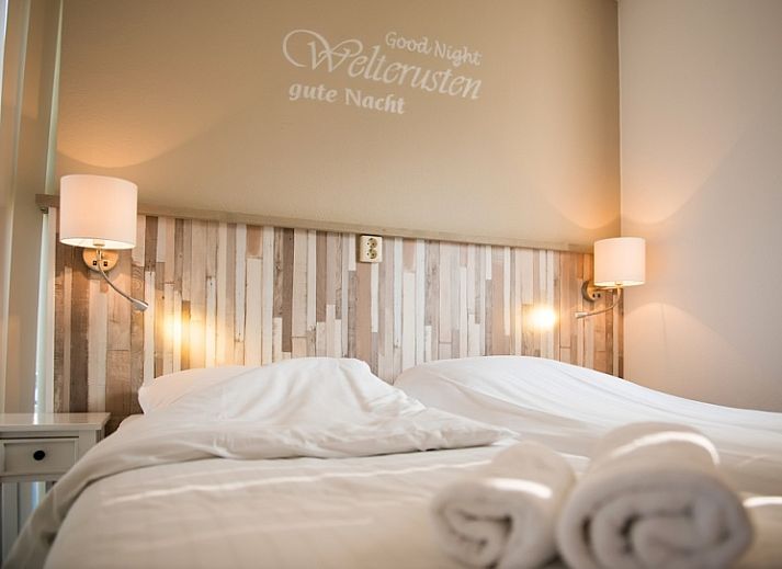 Villa 5 vakantiehuis in De Koog Texel met ruime oprit en tuin, ideaal voor een ontspannen verblijf op de Waddeneilanden.