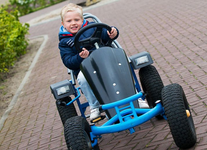 Villa 5 vakantiehuis in De Koog Texel met ruime oprit en tuin, ideaal voor een ontspannen verblijf op de Waddeneilanden.