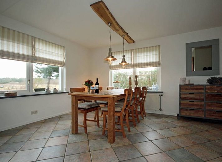 Luftaufnahme von Waddenstaete 5 Pers. Ferienhaus in De Koog, Texel, umgeben von Natur.