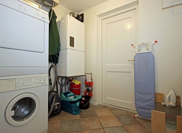 Luftaufnahme von Waddenstaete 5 Pers. Ferienhaus in De Koog, Texel, umgeben von Natur.