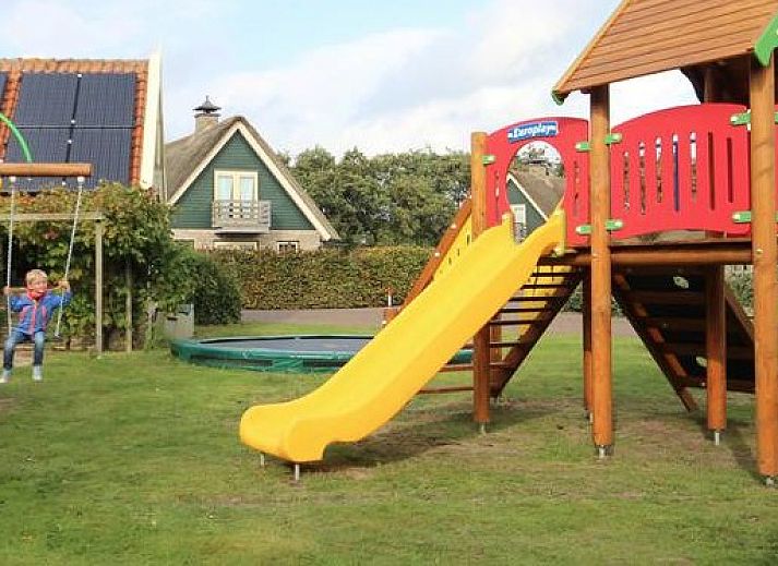 Gezellige eetruimte in 6 Persoons luxe villa met serre en sauna, De Koog, Texel met moderne keuken.