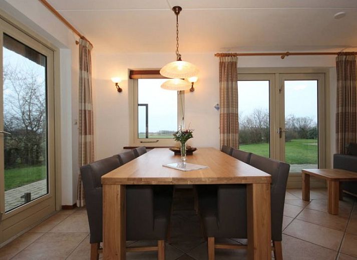 6 Persoons luxe villa met sauna in De Koog, Texel, traditionele rieten daken en ruime tuin.