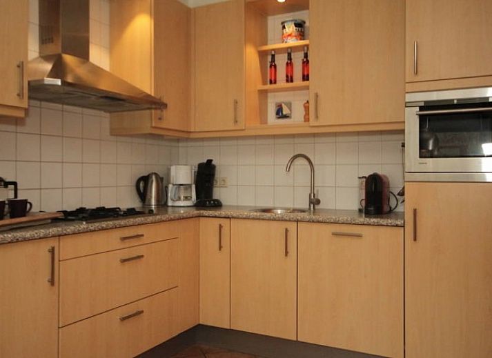 6 Person luxury villa in De Koog, Texel with sunny garden and terrace, ideal for vacations on the Wadden Islands.