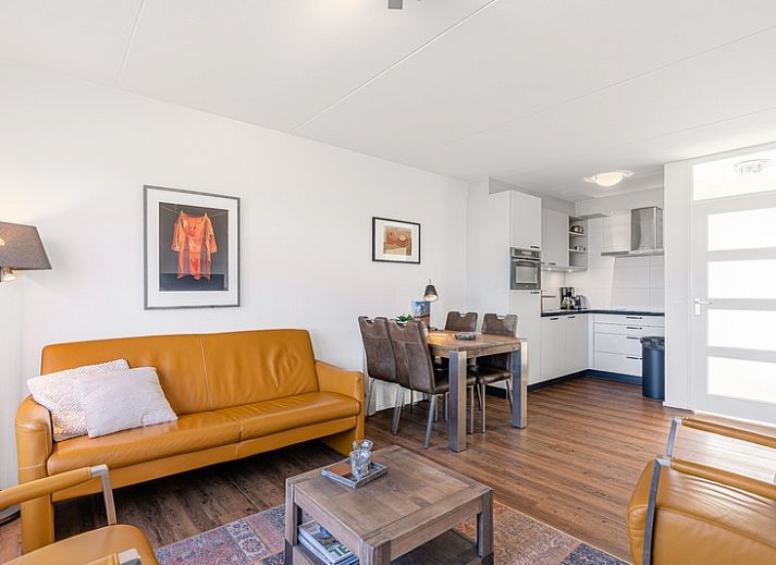 Slaapkamer met panoramisch uitzicht in Appartement Juliana 154 Zeezicht, De Koog, Texel.