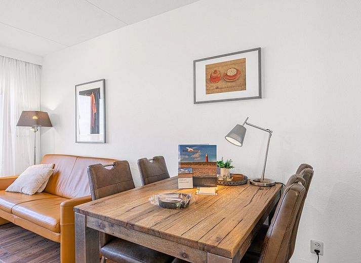 Slaapkamer met panoramisch uitzicht in Appartement Juliana 154 Zeezicht, De Koog, Texel.