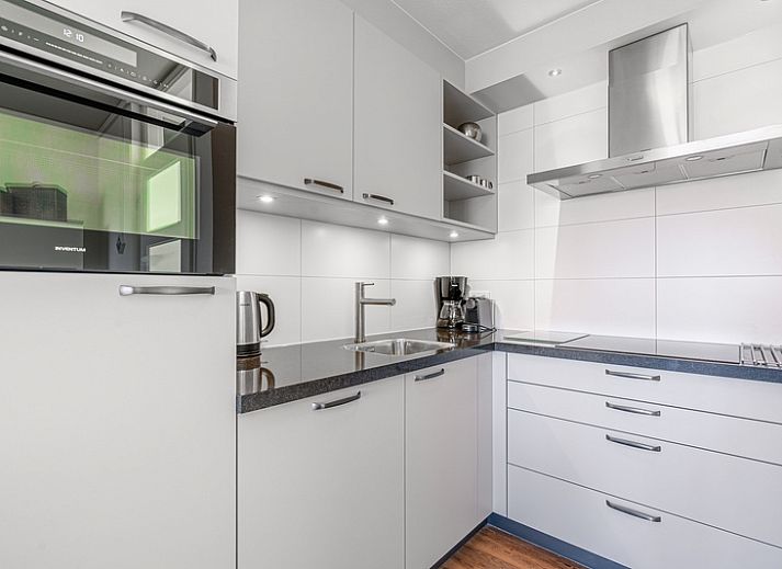 Slaapkamer met panoramisch uitzicht in Appartement Juliana 154 Zeezicht, De Koog, Texel.