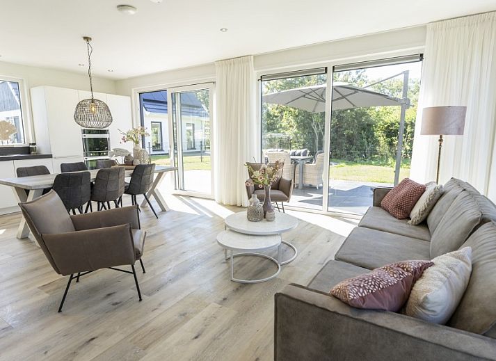 Ferienpark So What, Villa 6-Pers. in De Koog, Texel mit moderner Terrasse und Garten fuer einen entspannten Aufenthalt auf den Watteninseln.