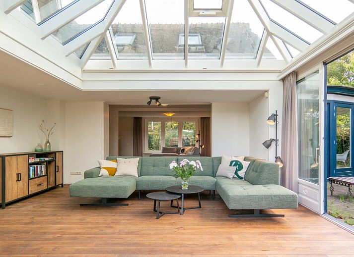 Kamerstraat 66 vacation home in De Koog Texel with spacious garden and terrace for relaxation.