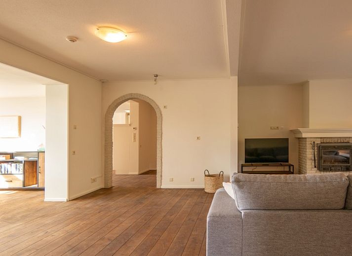 Kamerstraat 66 vacation home in De Koog Texel with spacious garden and terrace for relaxation.