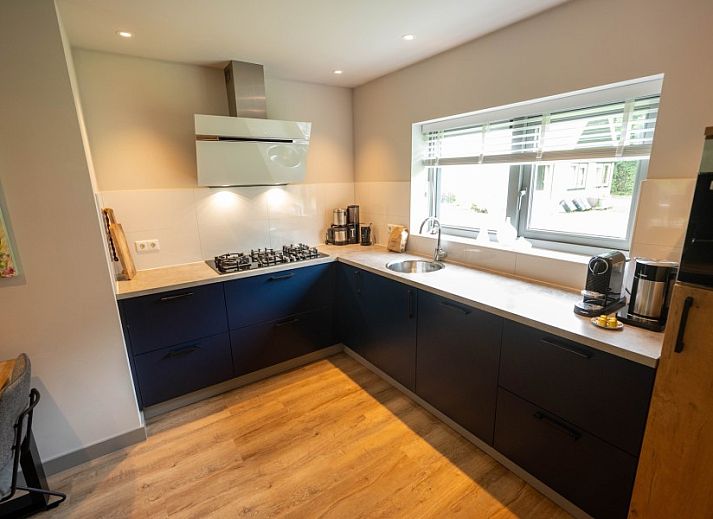 Landgoed Springtij Stulpje Ferienhaus in De Koog Texel mit schoener Fassade und gruener Umgebung.