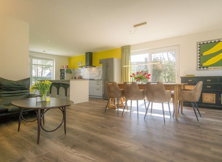 Orchismient 51 vacation home in De Koog, Texel with modern architecture and spacious driveway, ideally located on the Wadden Islands.