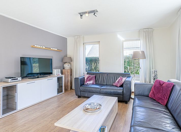 Vacation home Honeysuckle 95 in De Koog, Texel with sunny terrace and green garden on the Wadden Islands.