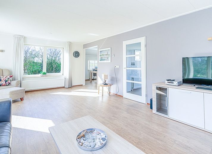 Vacation home Honeysuckle 95 in De Koog, Texel with sunny terrace and green garden on the Wadden Islands.