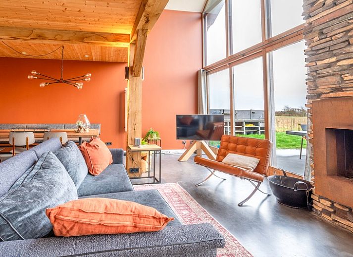 Vacation home Villa 191 with Hot tub in De Koog, Texel, offers a beautiful terrace with comfortable seating.